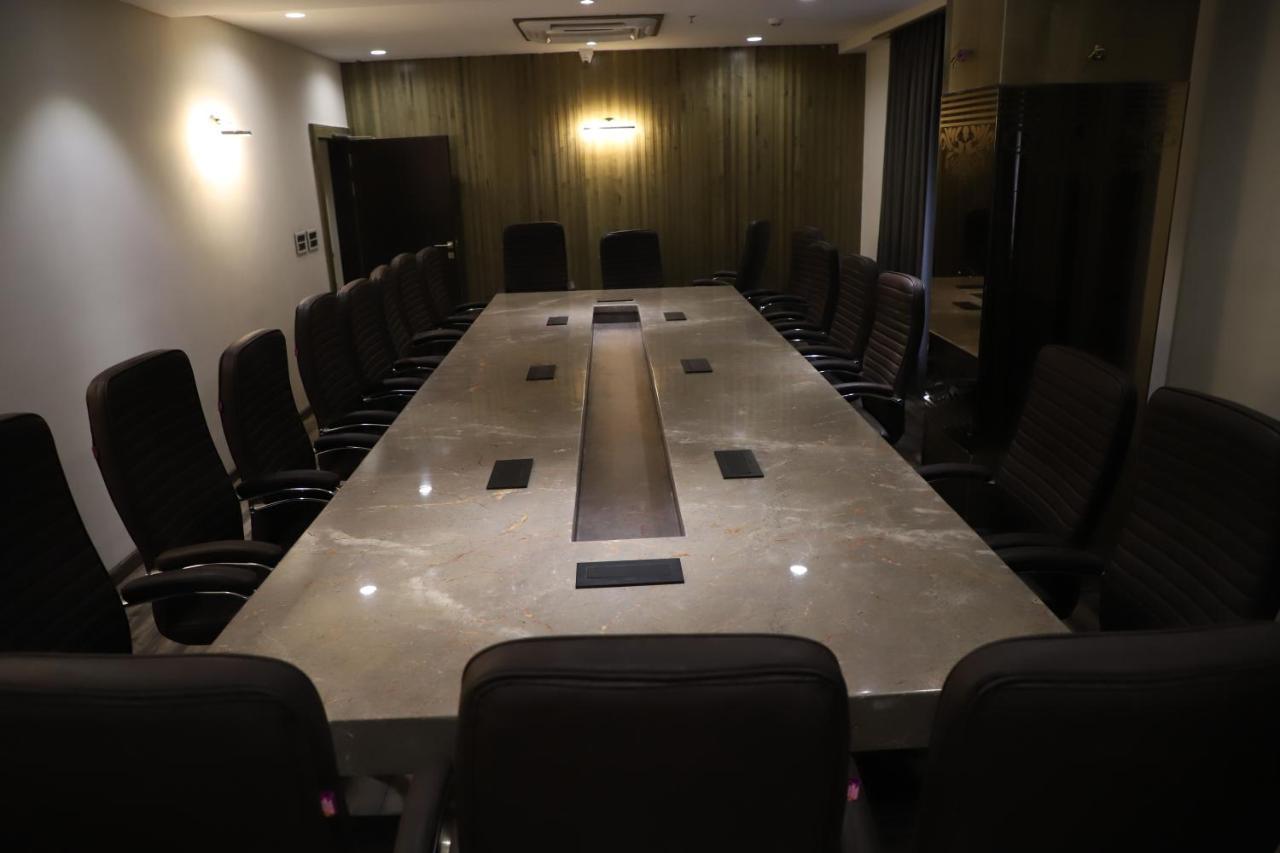 The Royal Class Hotel Gwalior Esterno foto