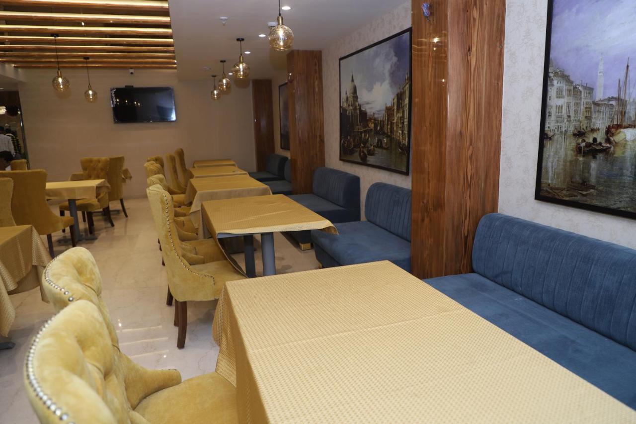 The Royal Class Hotel Gwalior Esterno foto
