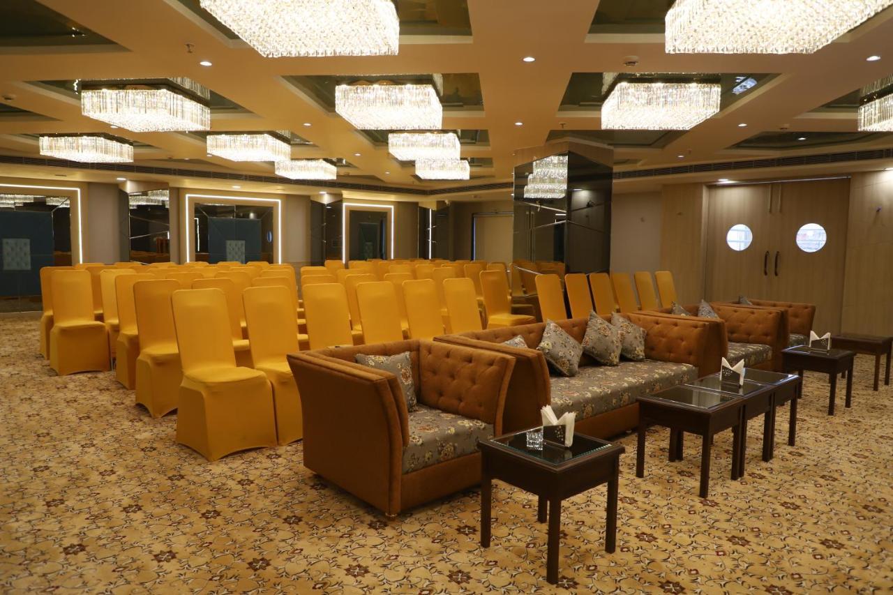 The Royal Class Hotel Gwalior Esterno foto