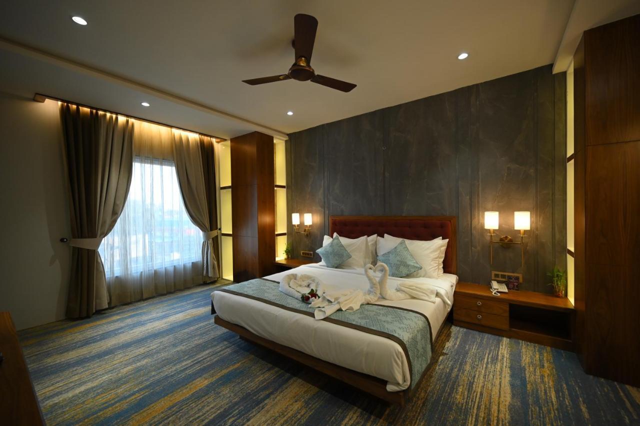 The Royal Class Hotel Gwalior Esterno foto