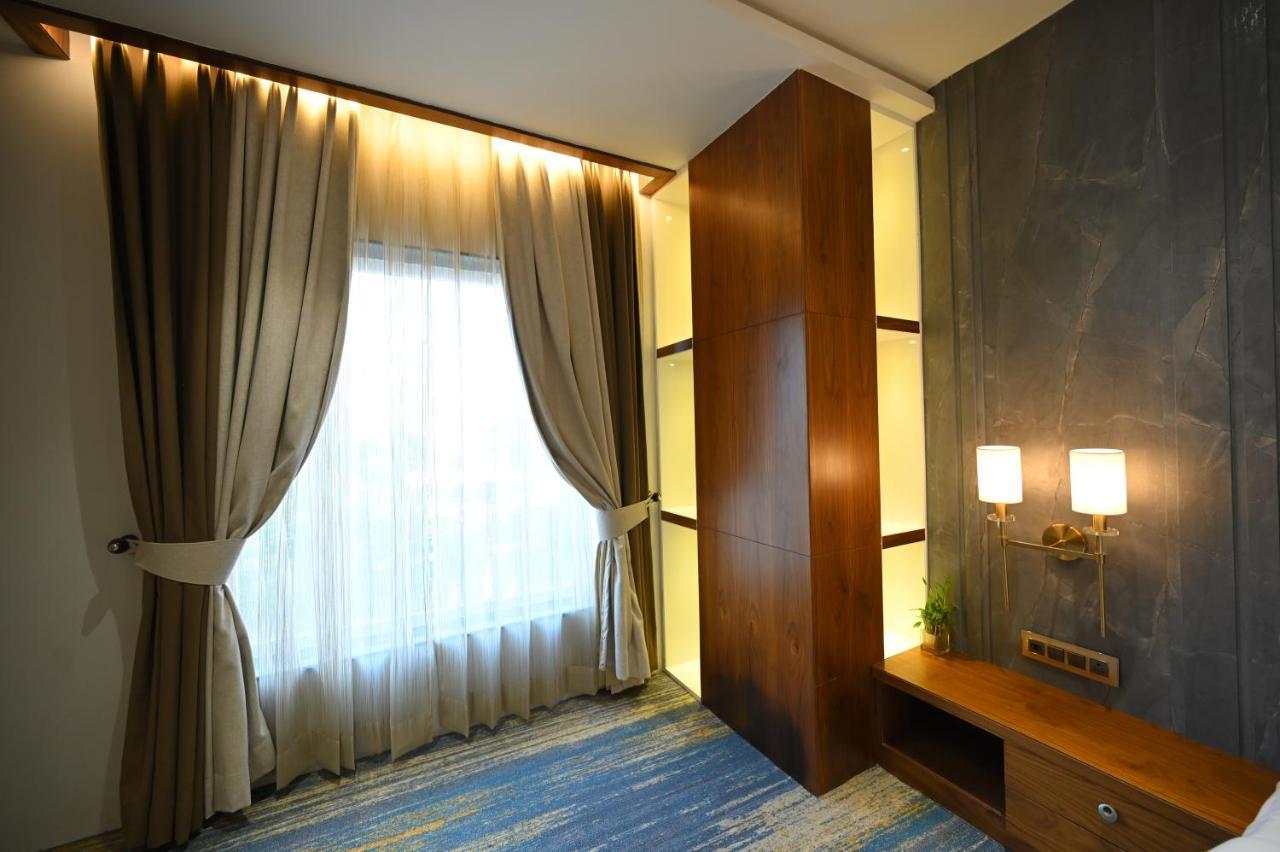 The Royal Class Hotel Gwalior Esterno foto
