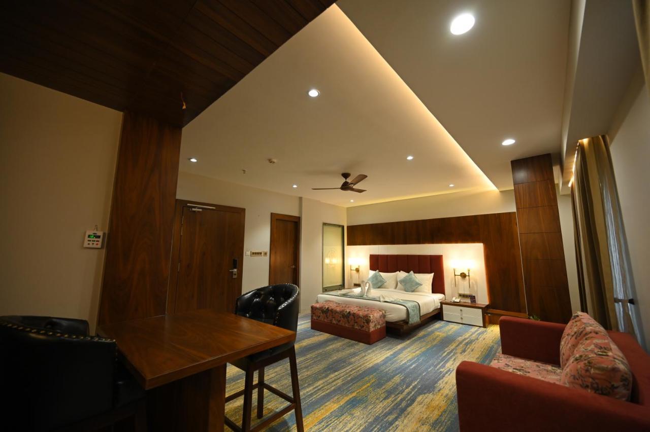 The Royal Class Hotel Gwalior Esterno foto